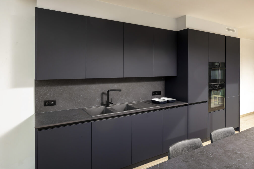 Moderne zwarte keuken Beernem